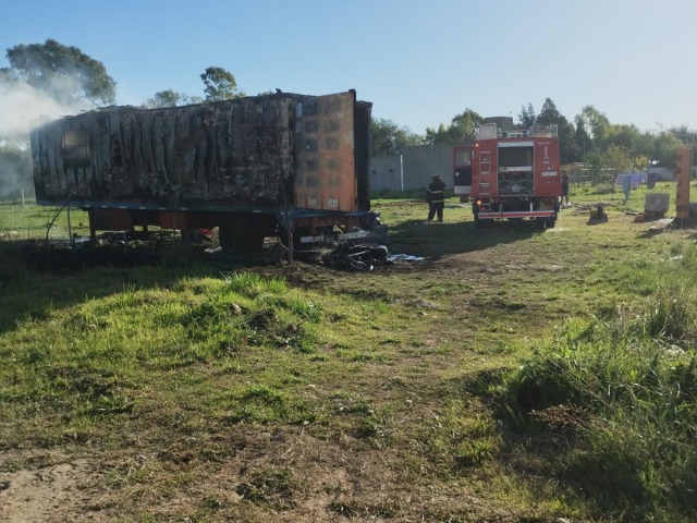 Sospechan que fue intencional el incendio de una casilla